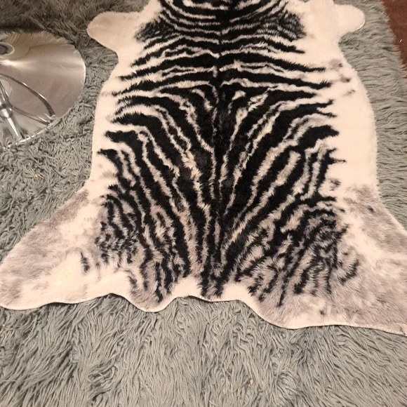 NEW 44 x 44 ZEBRA RUG - Picture 2 of 4